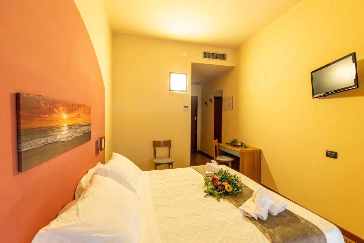فندق Xxv Aprile Casa Per Ferie ألبينغا المظهر الخارجي الصورة