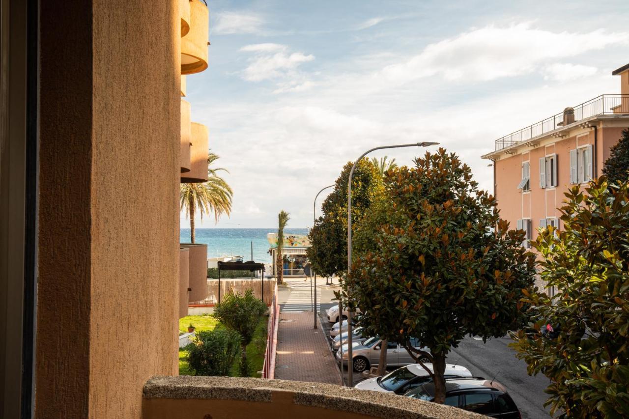 فندق Xxv Aprile Casa Per Ferie ألبينغا المظهر الخارجي الصورة